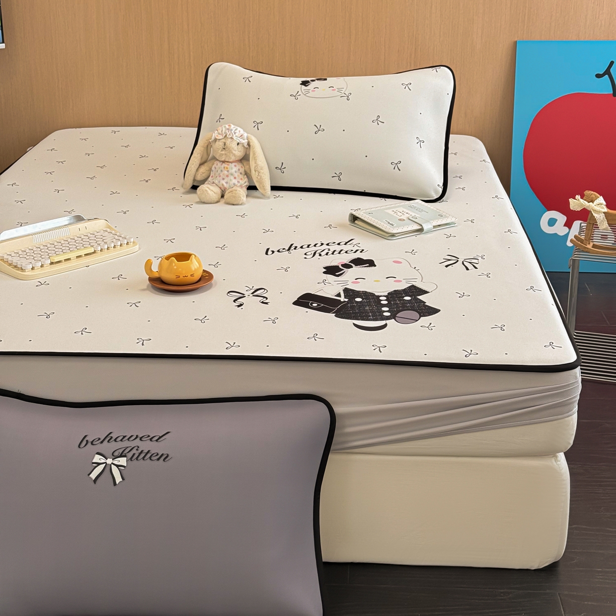 91家纺网 家纺一手货源 找家纺 懒猫家纺 2026新款大版卡通云感果冻床席床笠凉席 蝴蝶结小猫-床笠款