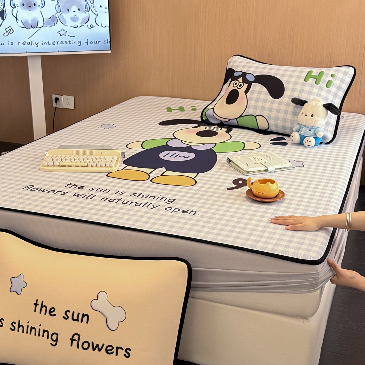 91家纺网 家纺一手货源 找家纺 懒猫家纺 2026新款大版卡通云感果冻床席床笠凉席 蓝格小狗-床笠款