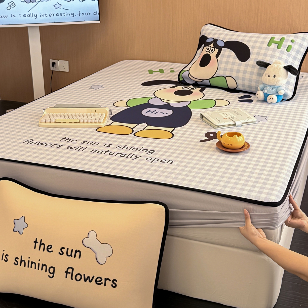 91家纺网 家纺一手货源 找家纺 懒猫家纺 2026新款大版卡通云感果冻床席床笠凉席 蓝格小狗-床笠款