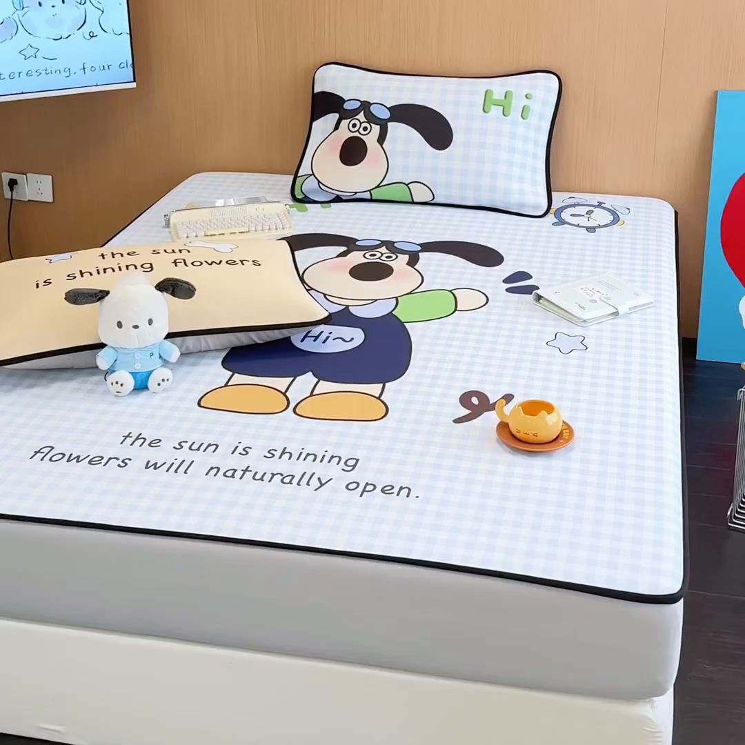 91家纺网 家纺一手货源 找家纺 懒猫家纺 2026新款大版卡通云感果冻床席床笠凉席 蓝格小狗-床笠款