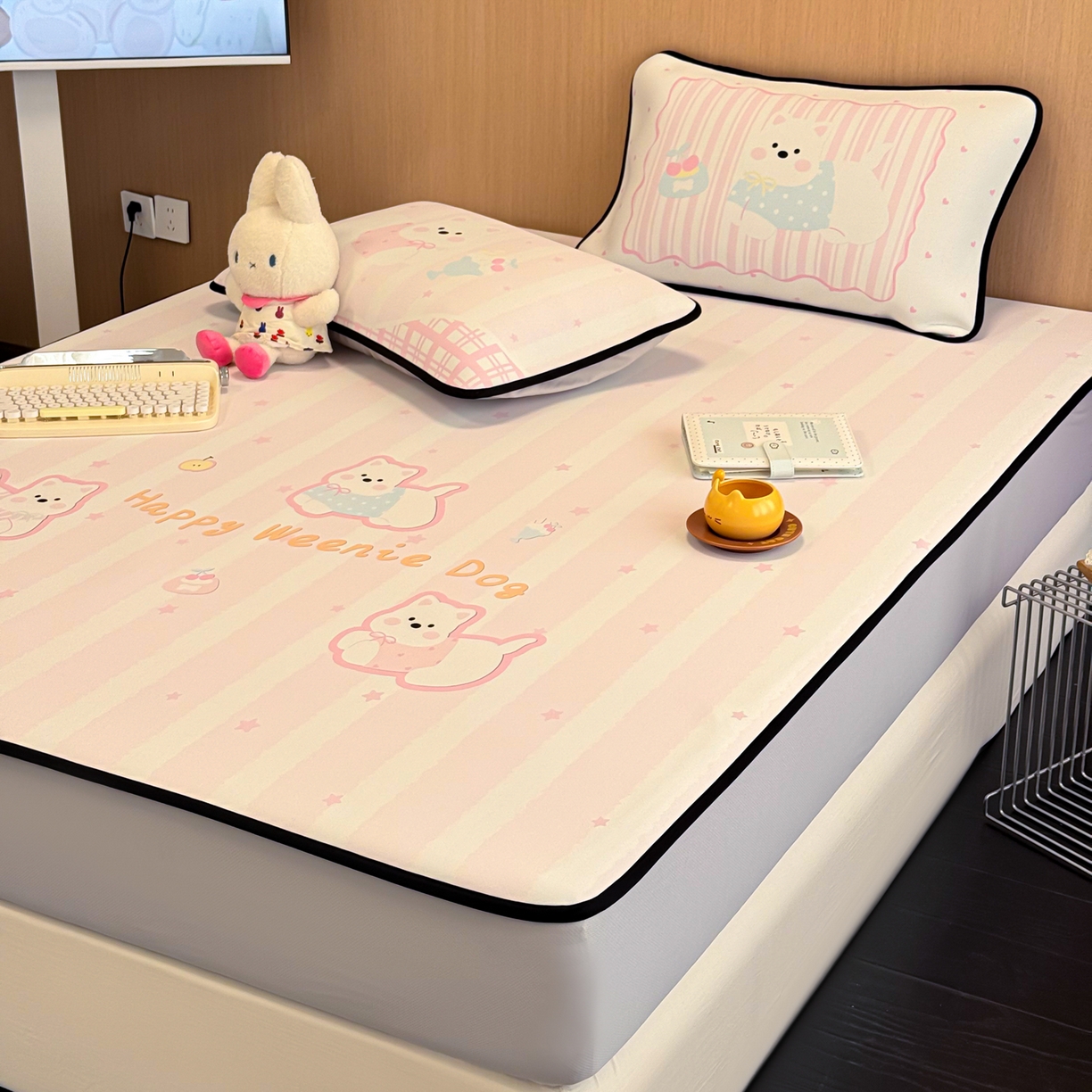 91家纺网 家纺一手货源 找家纺 懒猫家纺 2026新款大版卡通云感果冻床席床笠凉席 蜜桃汪星-床笠款