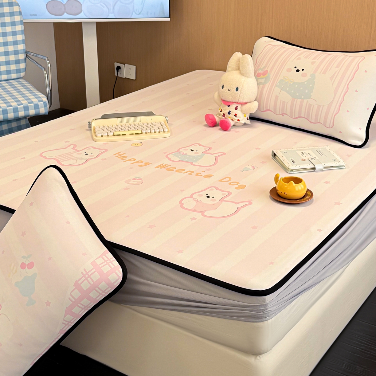 91家纺网 家纺一手货源 找家纺 懒猫家纺 2026新款大版卡通云感果冻床席床笠凉席 蜜桃汪星-床笠款