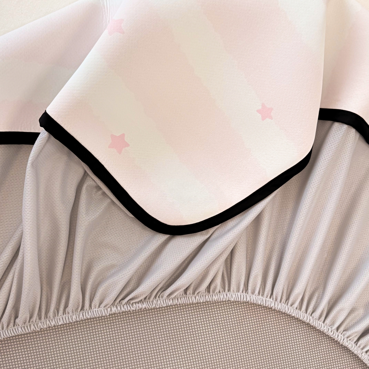 91家纺网 家纺一手货源 找家纺 懒猫家纺 2026新款大版卡通云感果冻床席床笠凉席 蜜桃汪星-床笠款