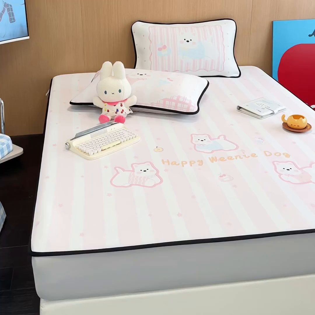 91家纺网 家纺一手货源 找家纺 懒猫家纺 2026新款大版卡通云感果冻床席床笠凉席 蜜桃汪星-床笠款