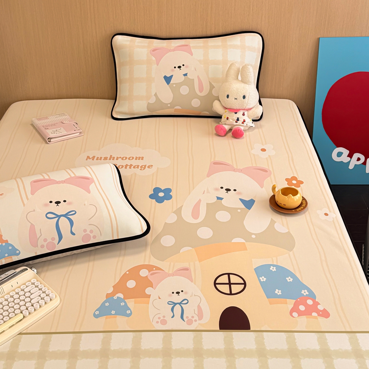 91家纺网 家纺一手货源 找家纺 懒猫家纺 2026新款大版卡通云感果冻床席床笠凉席 蘑菇屋-床笠款