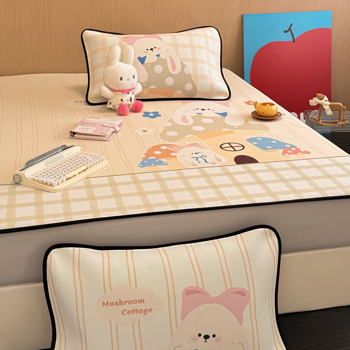 91家纺网 家纺一手货源 找家纺 懒猫家纺 2026新款大版卡通云感果冻床席床笠凉席 蘑菇屋-床笠款