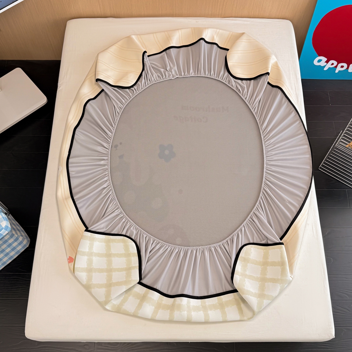 91家纺网 家纺一手货源 找家纺 懒猫家纺 2026新款大版卡通云感果冻床席床笠凉席 蘑菇屋-床笠款