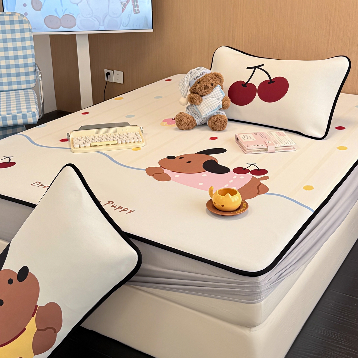 91家纺网 家纺一手货源 找家纺 懒猫家纺 2026新款大版卡通云感果冻床席床笠凉席 糖豆狗狗-床笠款