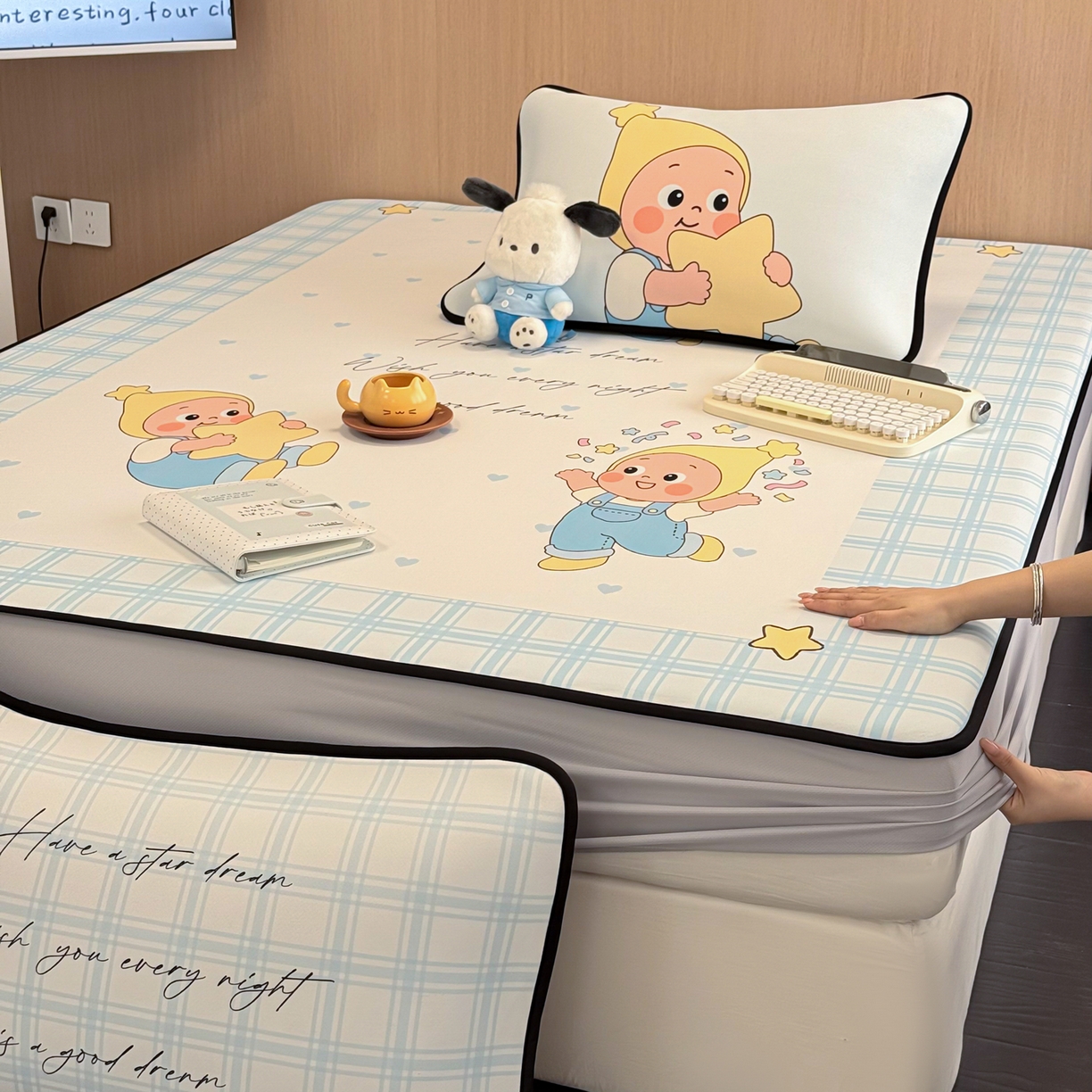 91家纺网 家纺一手货源 找家纺 懒猫家纺 2026新款大版卡通云感果冻床席床笠凉席 晚安小星星-床笠款