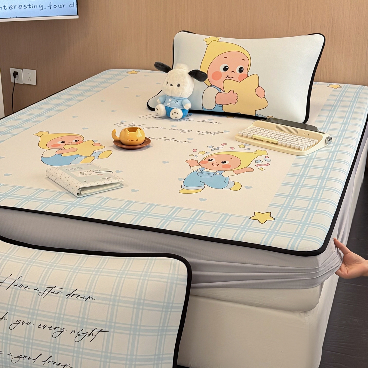 91家纺网 家纺一手货源 找家纺 懒猫家纺 2026新款大版卡通云感果冻床席床笠凉席 晚安小星星-床笠款