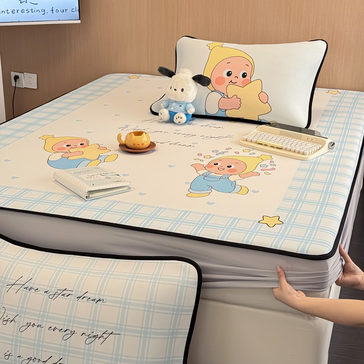 91家纺网 家纺一手货源 找家纺 懒猫家纺 2026新款大版卡通云感果冻床席床笠凉席 晚安小星星-床笠款