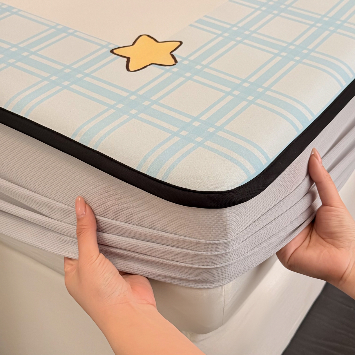 91家纺网 家纺一手货源 找家纺 懒猫家纺 2026新款大版卡通云感果冻床席床笠凉席 晚安小星星-床笠款