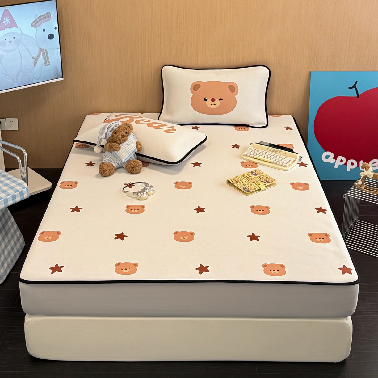 91家纺网 家纺一手货源 找家纺 懒猫家纺 2026新款大版卡通云感果冻床席床笠凉席 英伦小熊-床笠款