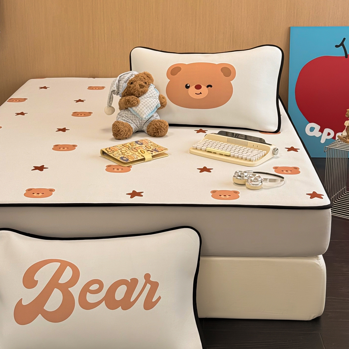 91家纺网 家纺一手货源 找家纺 懒猫家纺 2026新款大版卡通云感果冻床席床笠凉席 英伦小熊-床笠款