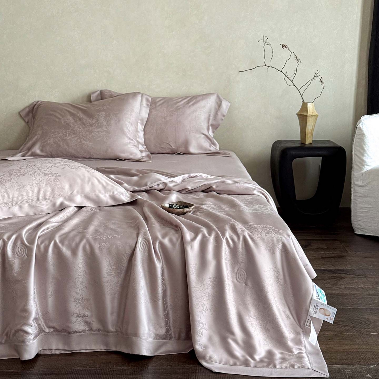91家纺网 家纺一手货源 找家纺 花时间 2026新款提花夏凉被天丝赫本夏被四件套 天丝赫本夏被-浅紫色