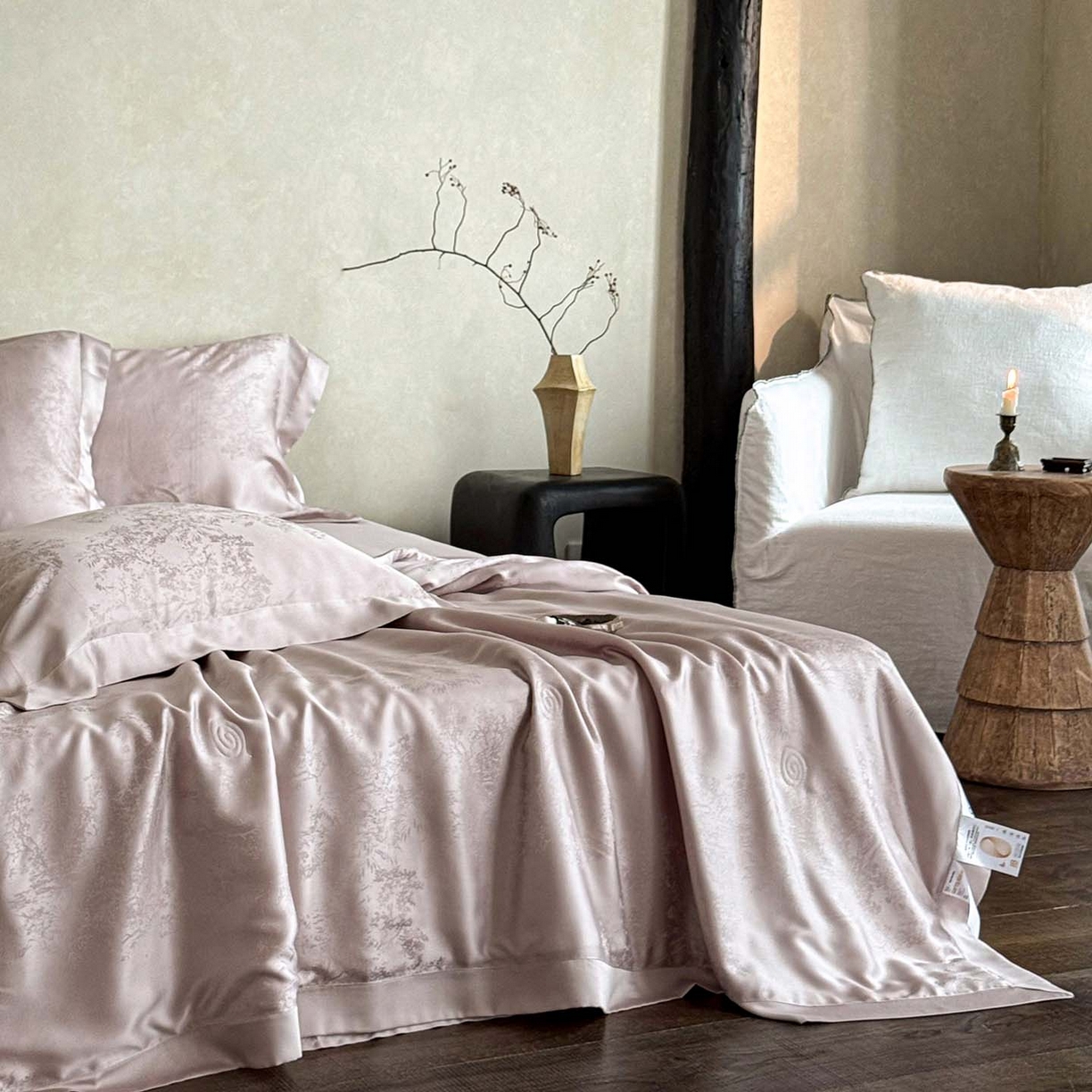 91家纺网 家纺一手货源 找家纺 花时间 2026新款提花夏凉被天丝赫本夏被四件套 天丝赫本夏被-浅紫色