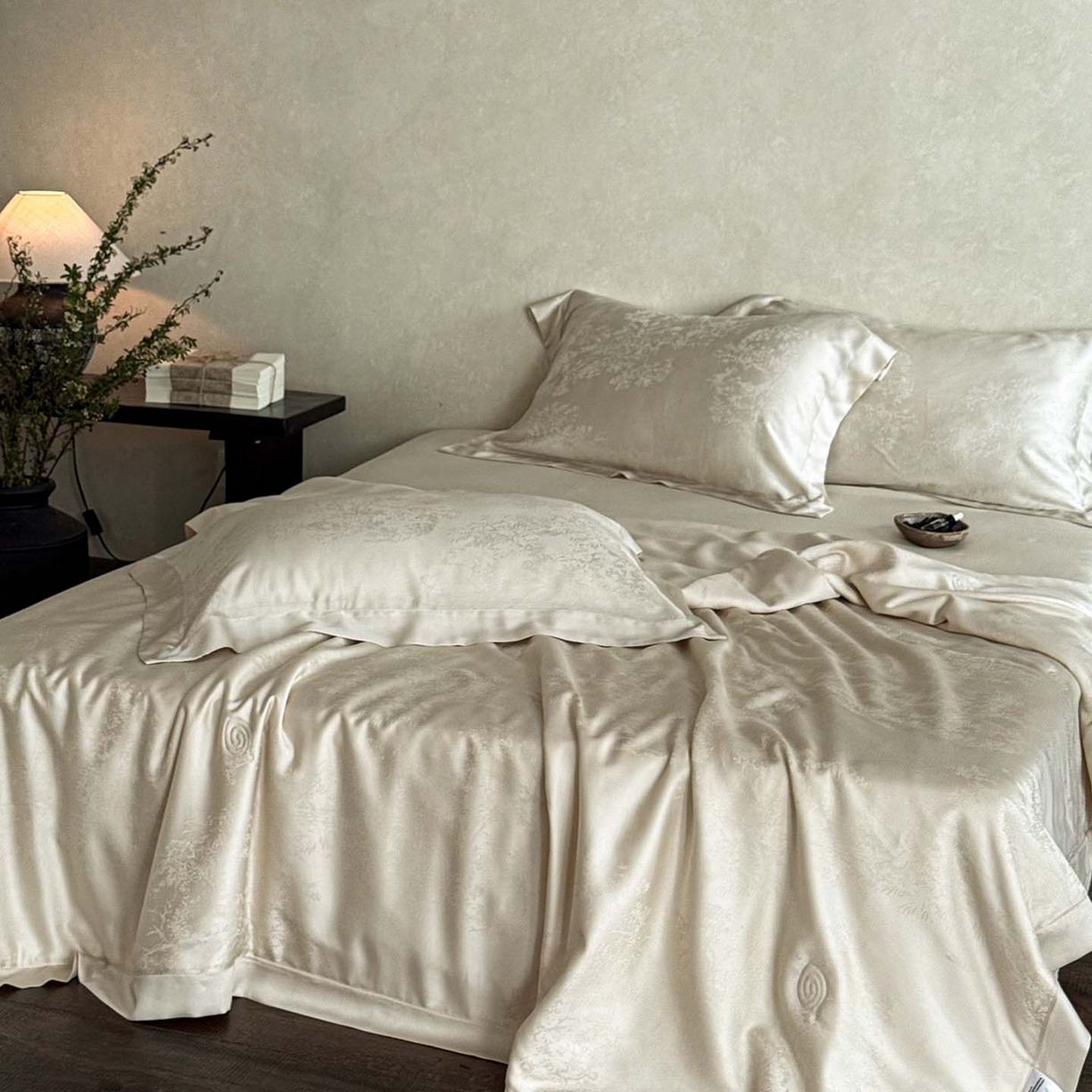 91家纺网 家纺一手货源 找家纺 花时间 2026新款提花夏凉被天丝赫本夏被四件套 天丝赫本夏被-香槟色