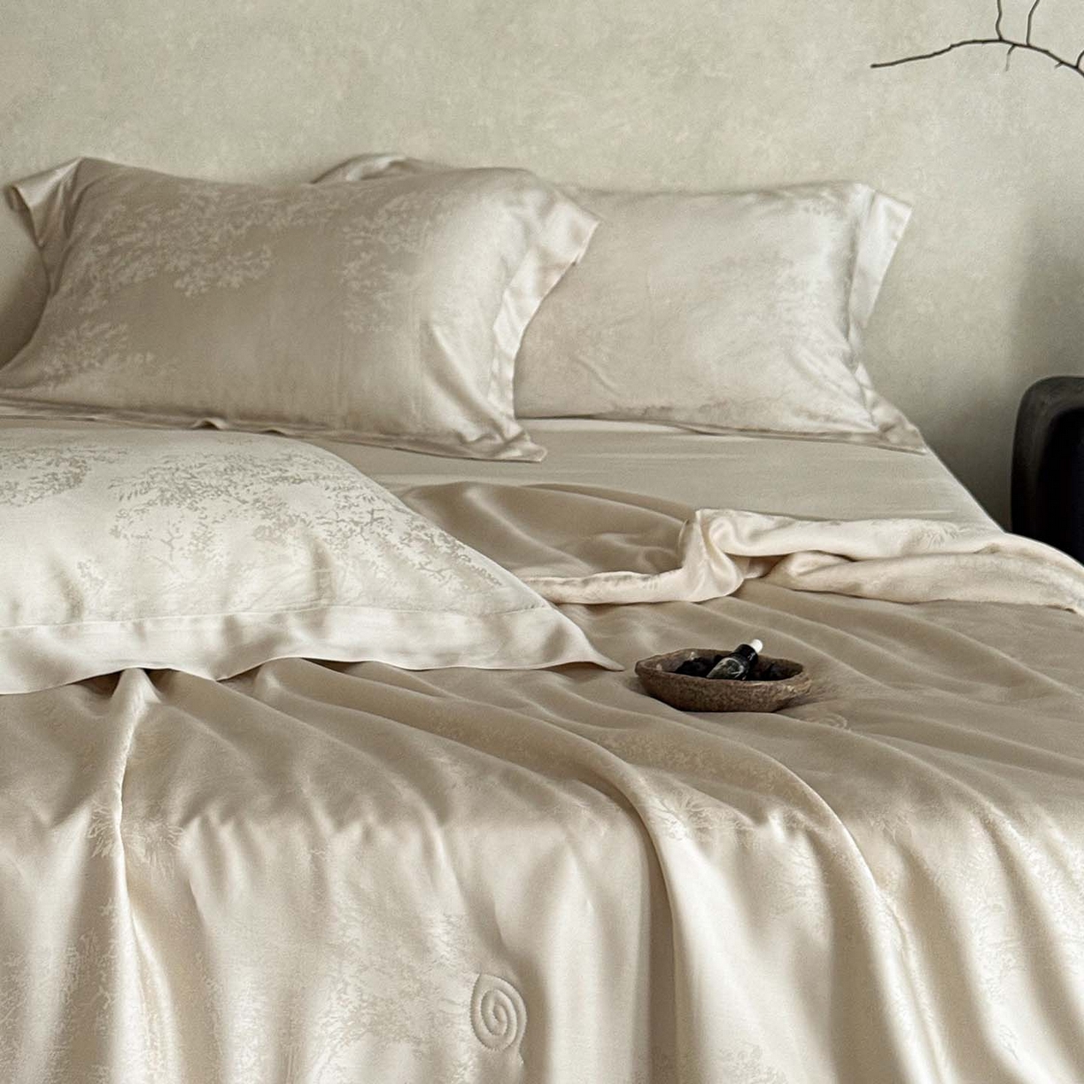 91家纺网 家纺一手货源 找家纺 花时间 2026新款提花夏凉被天丝赫本夏被四件套 天丝赫本夏被-香槟色