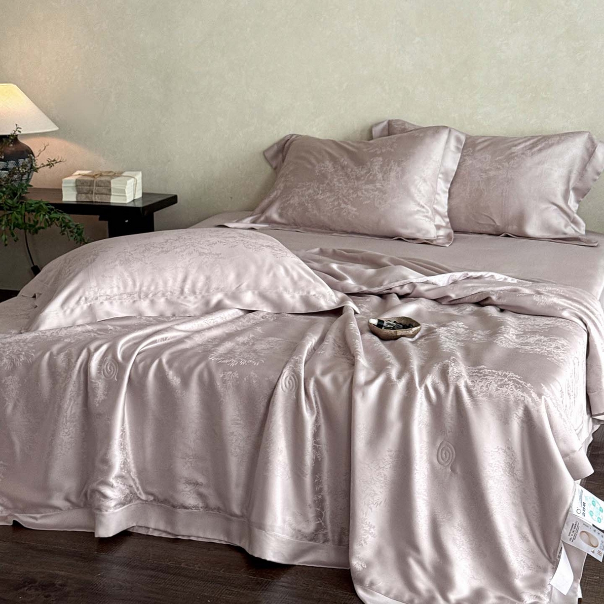 91家纺网 家纺一手货源 找家纺 花时间 2026新款提花夏凉被天丝赫本夏被四件套 天丝赫本夏被-浅紫色