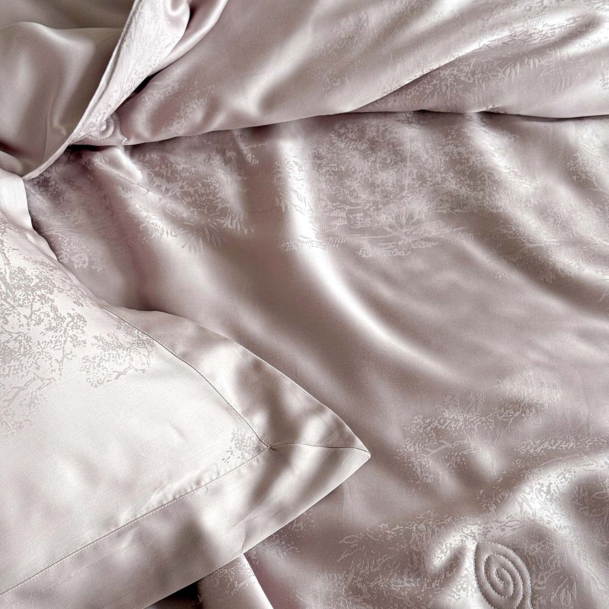 91家纺网 家纺一手货源 找家纺 花时间 2026新款提花夏凉被天丝赫本夏被四件套 天丝赫本夏被-浅紫色