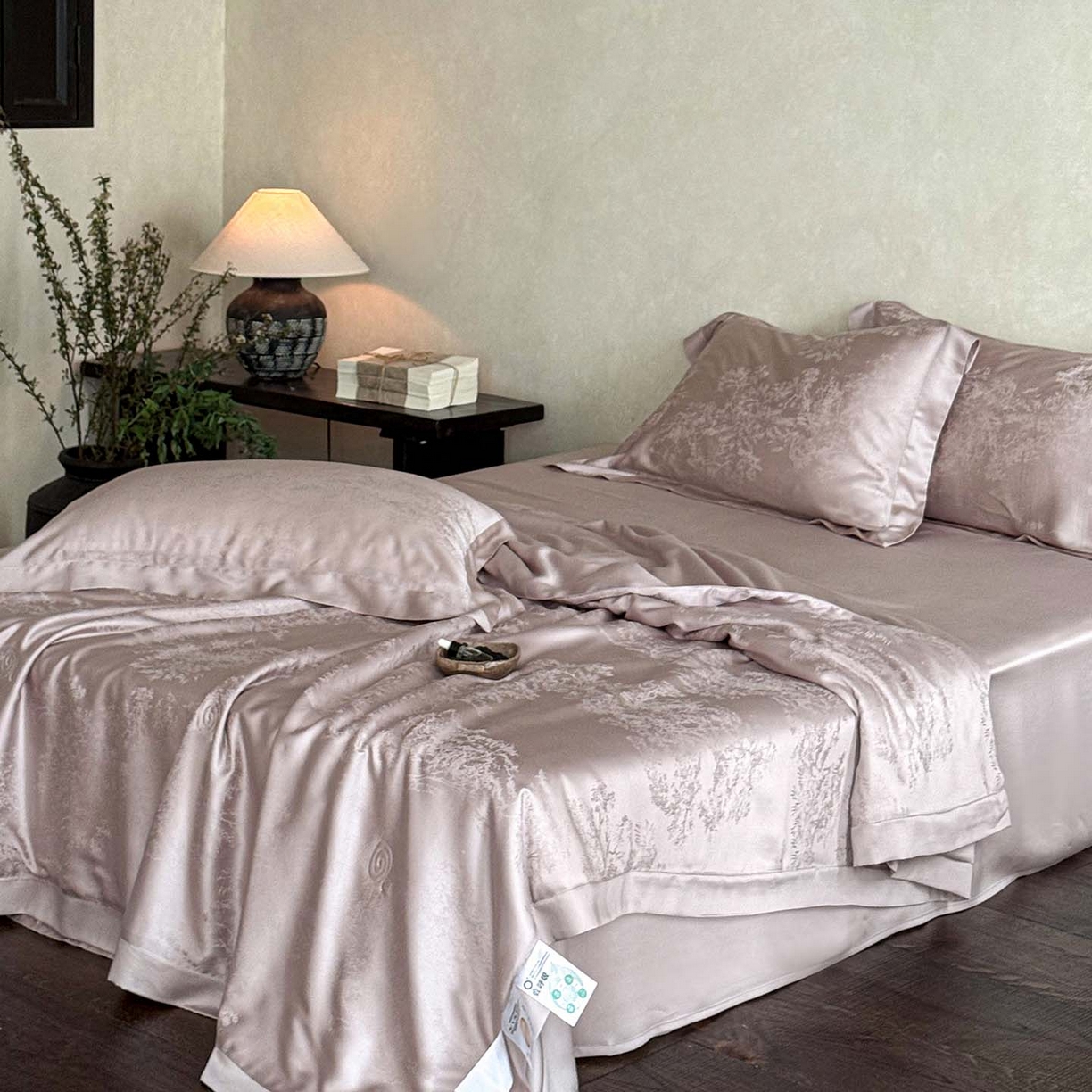 91家纺网 家纺一手货源 找家纺 花时间 2026新款提花夏凉被天丝赫本夏被四件套 天丝赫本夏被-浅紫色