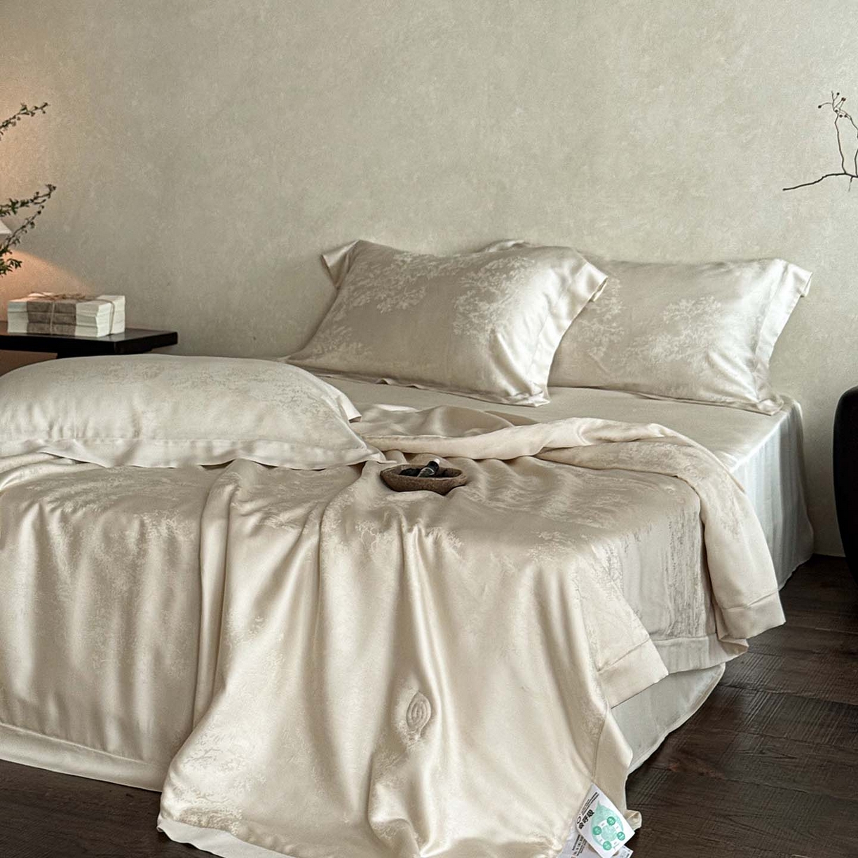 91家纺网 家纺一手货源 找家纺 花时间 2026新款提花夏凉被天丝赫本夏被四件套 天丝赫本夏被-香槟色