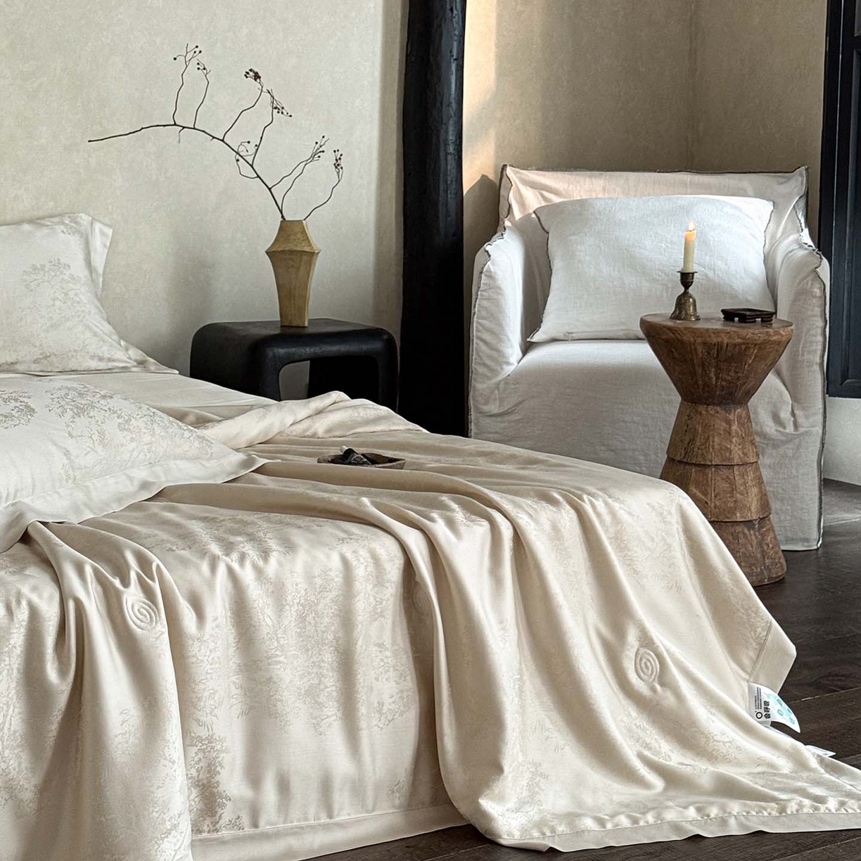 91家纺网 家纺一手货源 找家纺 花时间 2026新款提花夏凉被天丝赫本夏被四件套 天丝赫本夏被-香槟色