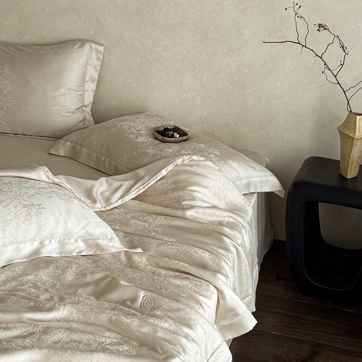 91家纺网 家纺一手货源 找家纺 花时间 2026新款提花夏凉被天丝赫本夏被四件套 天丝赫本夏被-香槟色