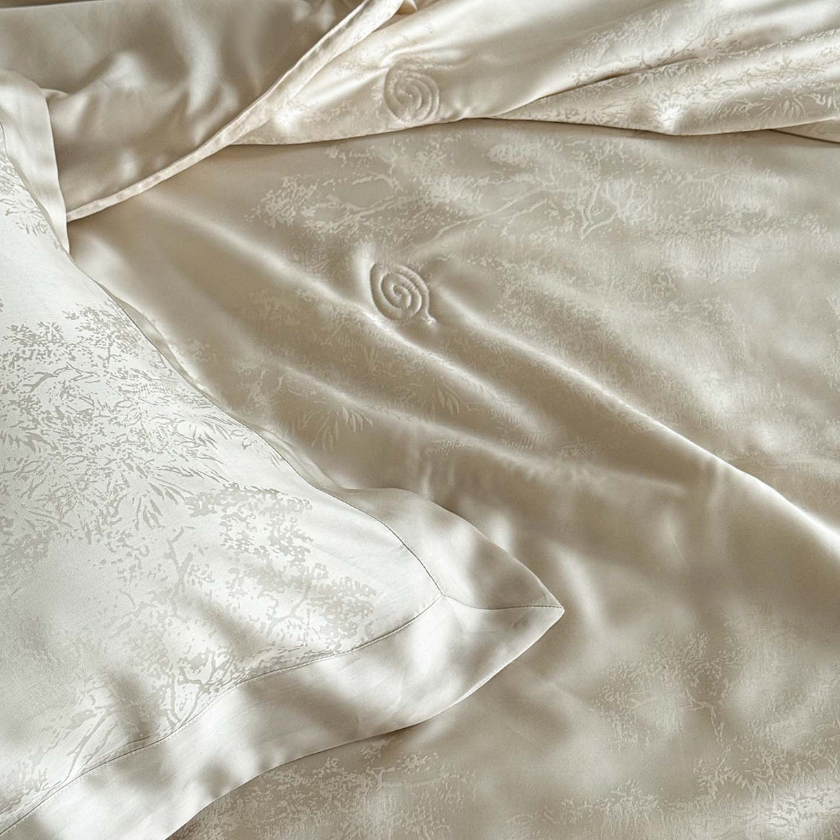 91家纺网 家纺一手货源 找家纺 花时间 2026新款提花夏凉被天丝赫本夏被四件套 天丝赫本夏被-香槟色