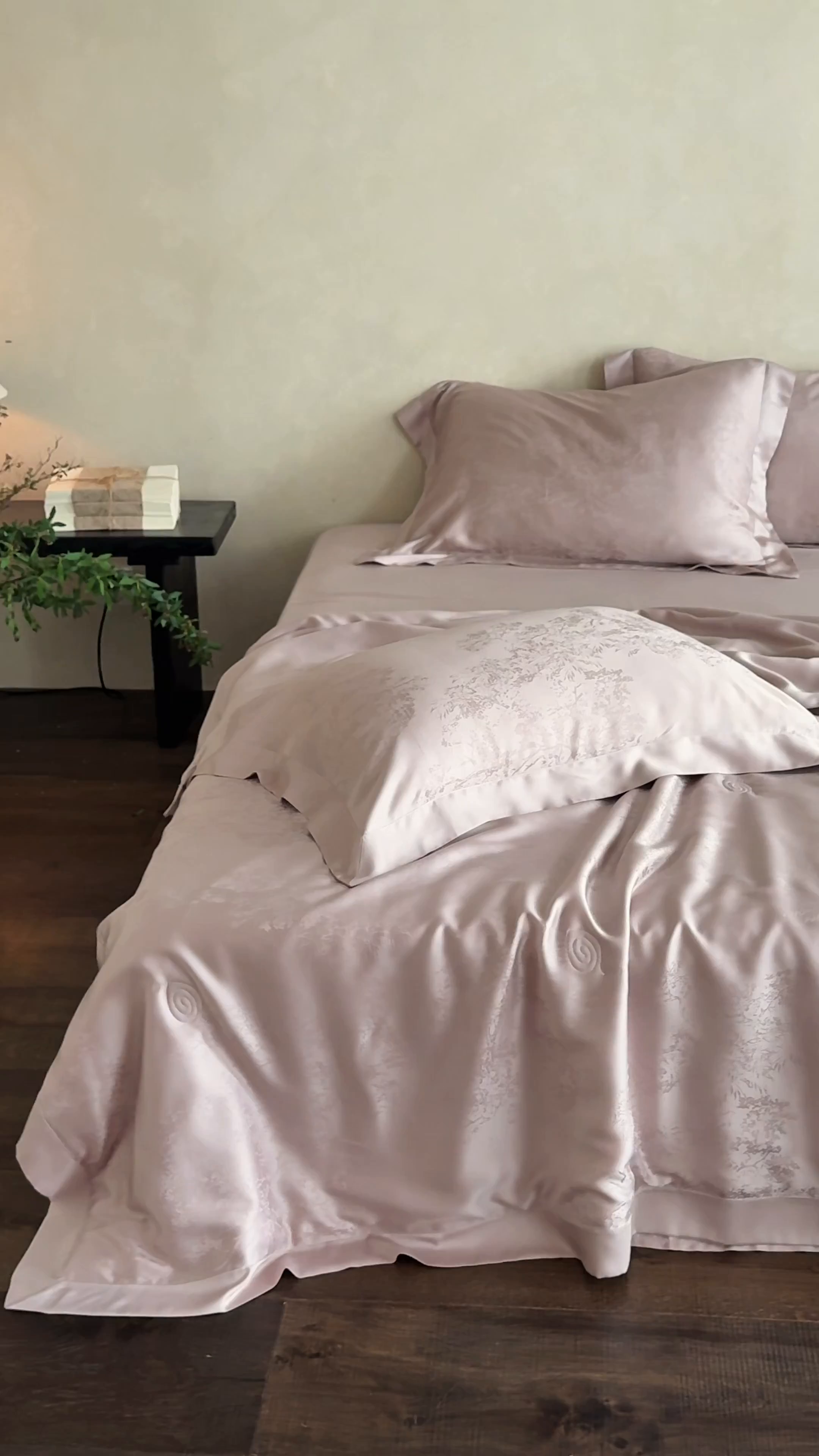 91家纺网 家纺一手货源 找家纺 花时间 2026新款提花夏凉被天丝赫本夏被四件套 天丝赫本夏被-浅紫色