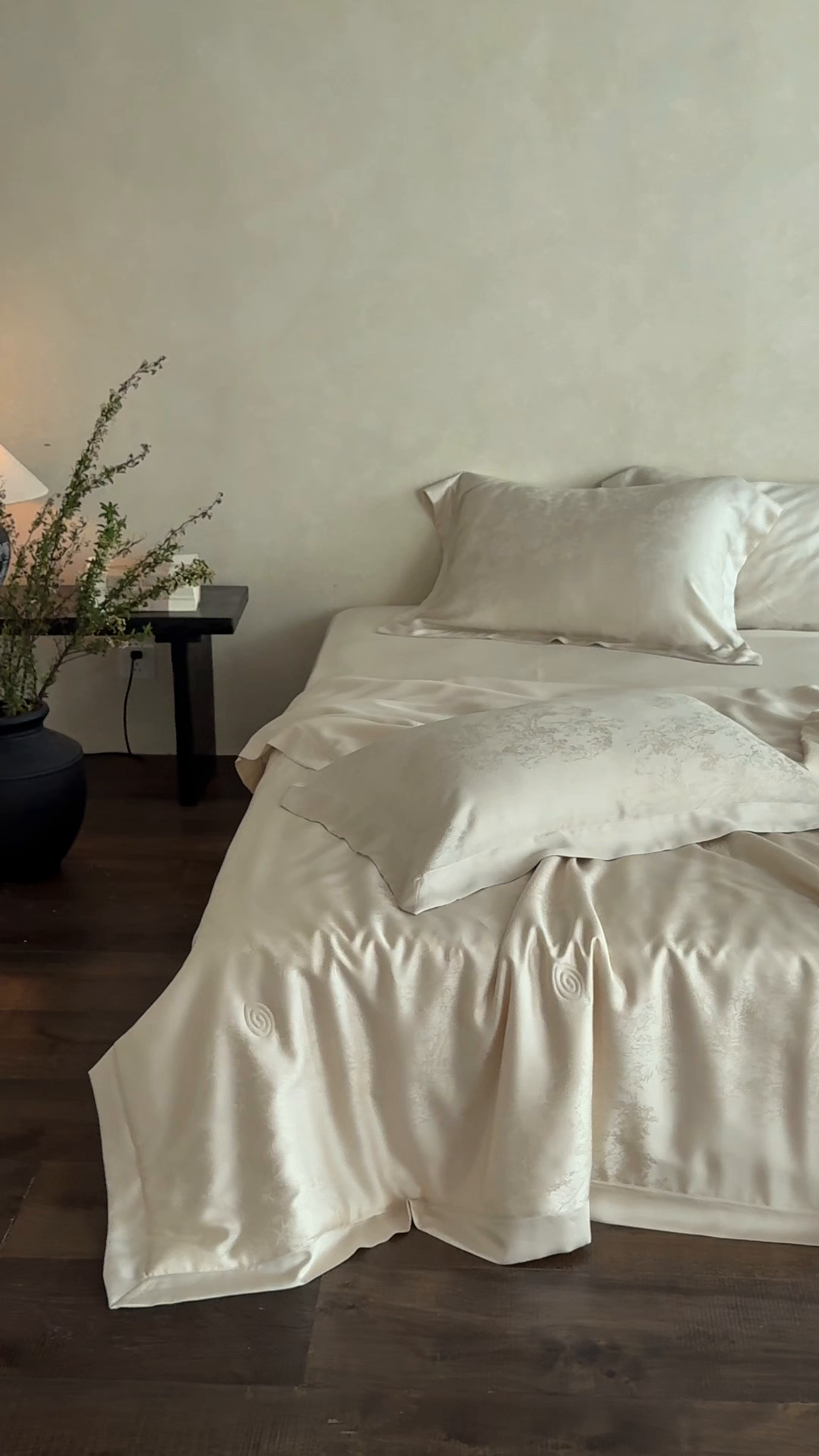 91家纺网 家纺一手货源 找家纺 花时间 2026新款提花夏凉被天丝赫本夏被四件套 天丝赫本夏被-香槟色