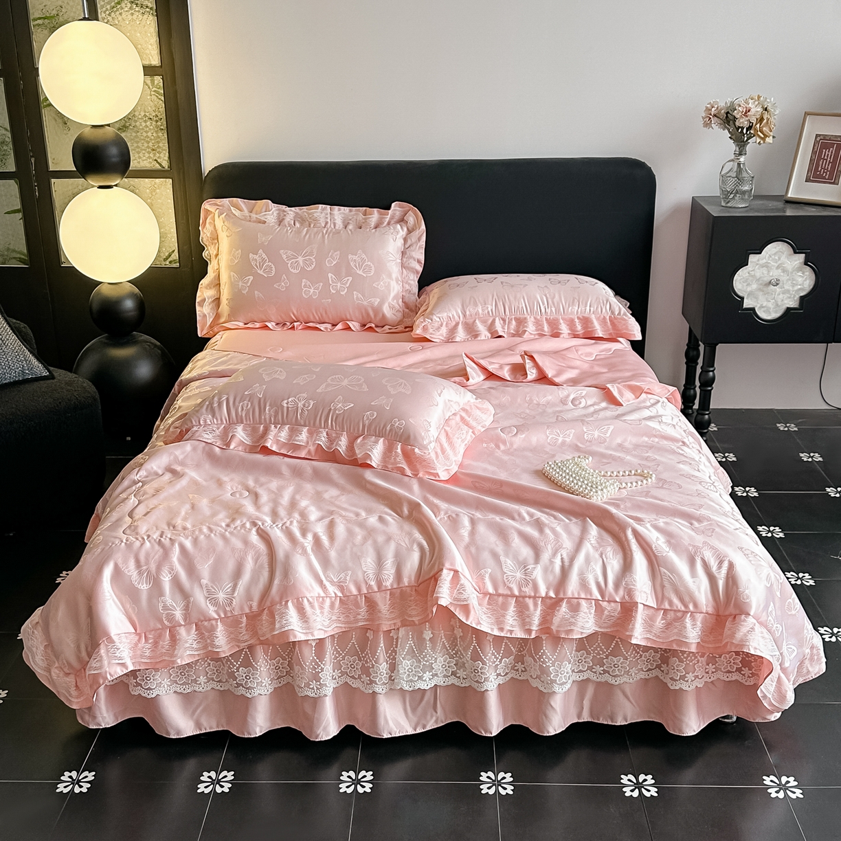 91家纺网 家纺一手货源 找家纺 富米莱（原臻工厂） 2026新款花边蕾丝款水洗真丝提花床盖床单床裙夏凉被四件套 蝶舞粉