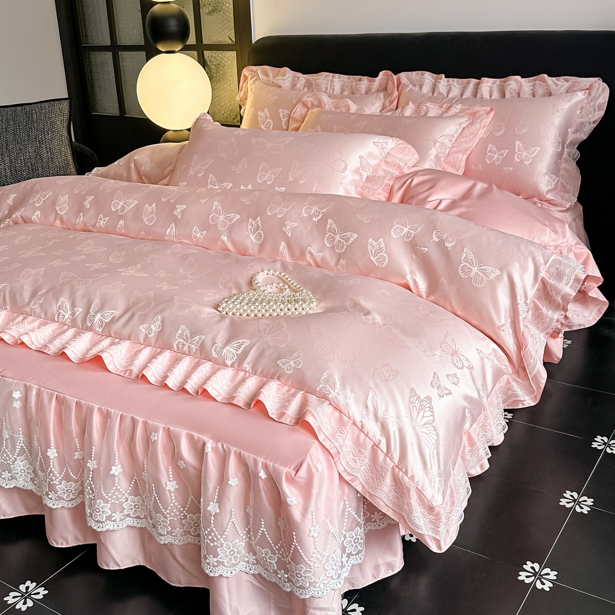 91家纺网 家纺一手货源 找家纺 富米莱（原臻工厂） 2026新款花边蕾丝款水洗真丝提花床盖床单床裙夏凉被四件套 蝶舞粉