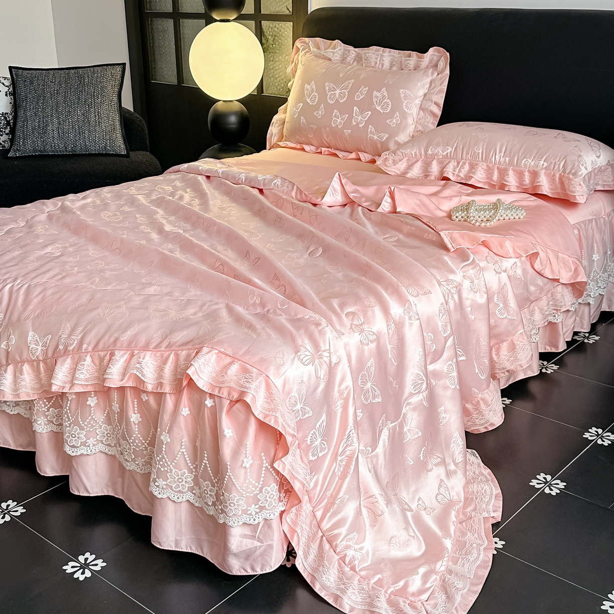 91家纺网 家纺一手货源 找家纺 富米莱（原臻工厂） 2026新款花边蕾丝款水洗真丝提花床盖床单床裙夏凉被四件套 蝶舞粉