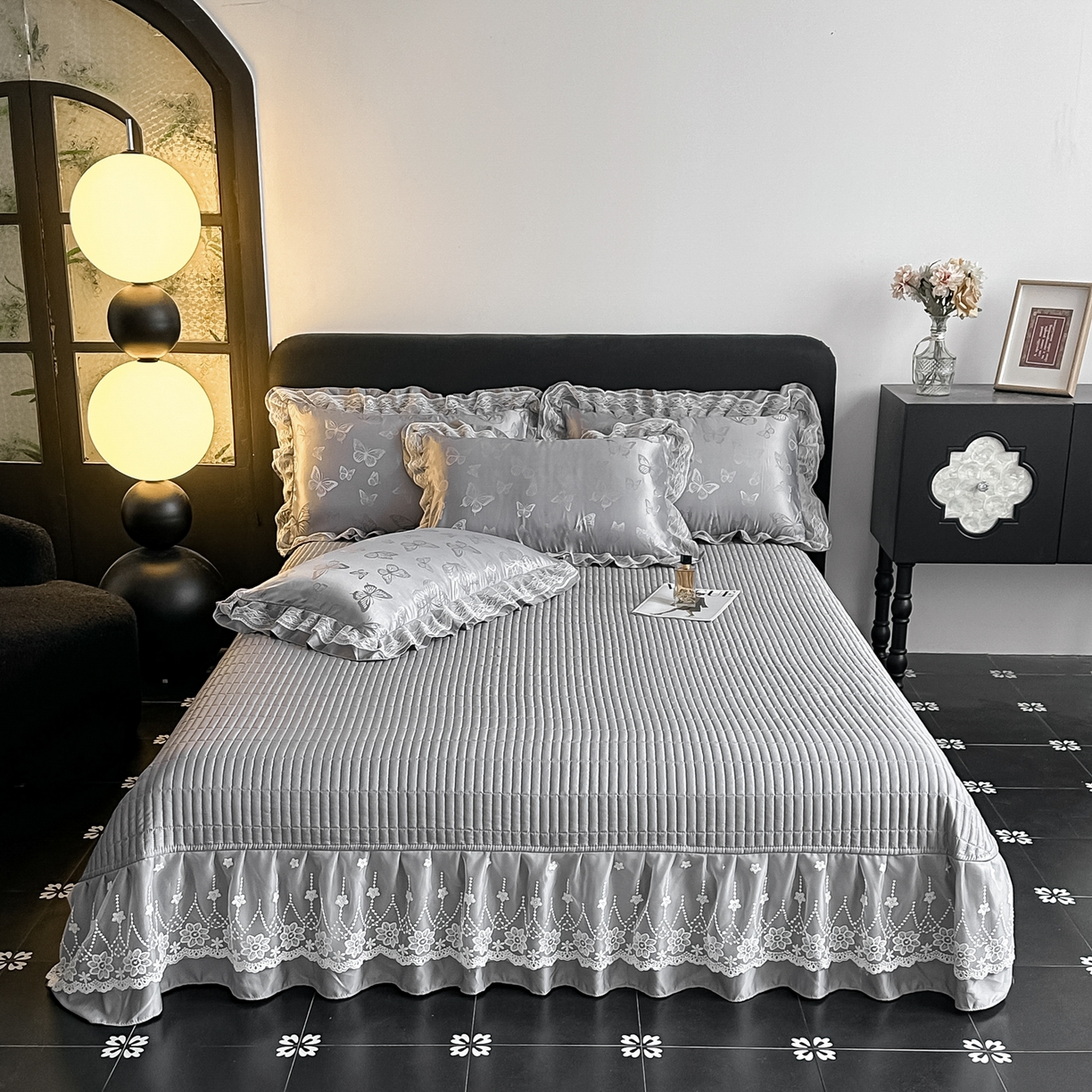 91家纺网 家纺一手货源 找家纺 富米莱（原臻工厂） 2026新款花边蕾丝款水洗真丝提花床盖床单床裙夏凉被四件套 蝶舞灰