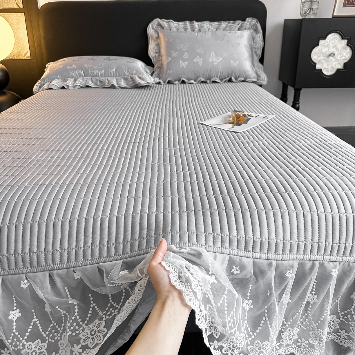 91家纺网 家纺一手货源 找家纺 富米莱（原臻工厂） 2026新款花边蕾丝款水洗真丝提花床盖床单床裙夏凉被四件套 蝶舞灰