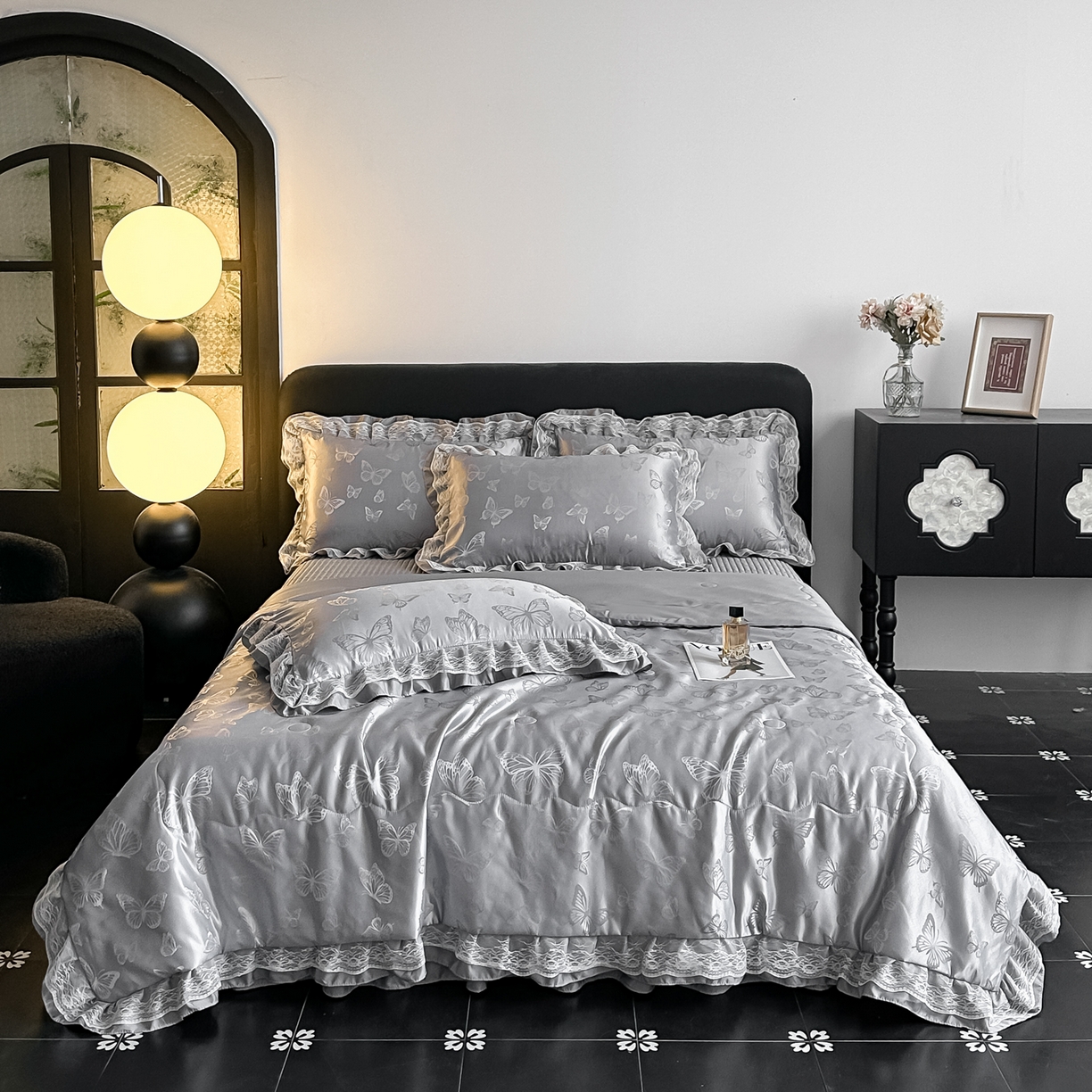 91家纺网 家纺一手货源 找家纺 富米莱（原臻工厂） 2026新款花边蕾丝款水洗真丝提花床盖床单床裙夏凉被四件套 蝶舞灰