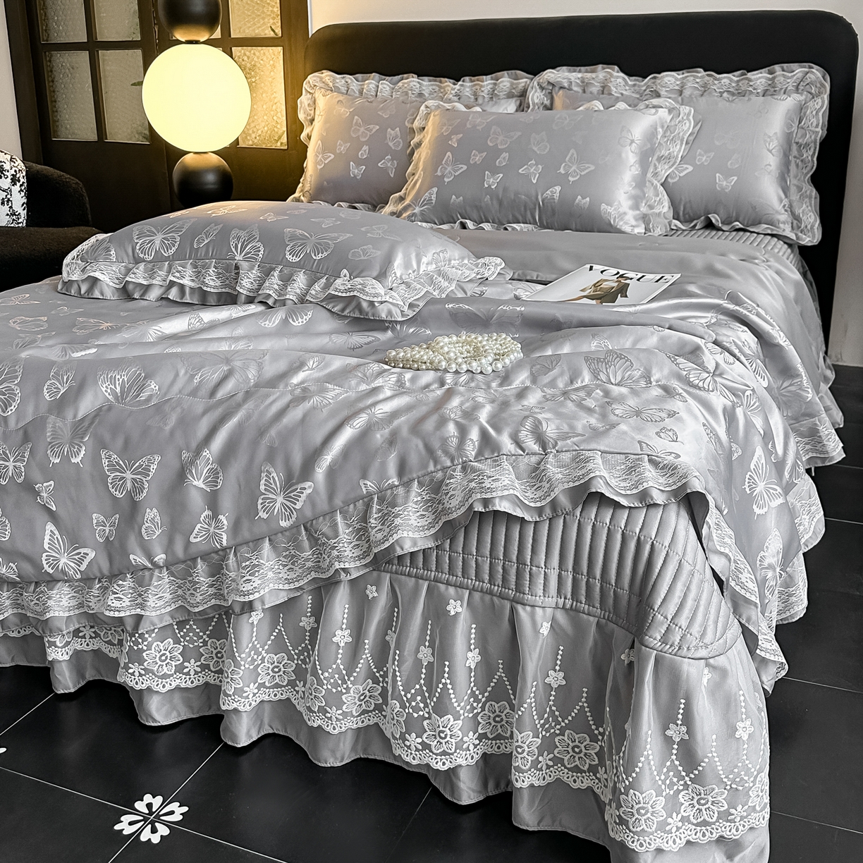 91家纺网 家纺一手货源 找家纺 富米莱（原臻工厂） 2026新款花边蕾丝款水洗真丝提花床盖床单床裙夏凉被四件套 蝶舞灰