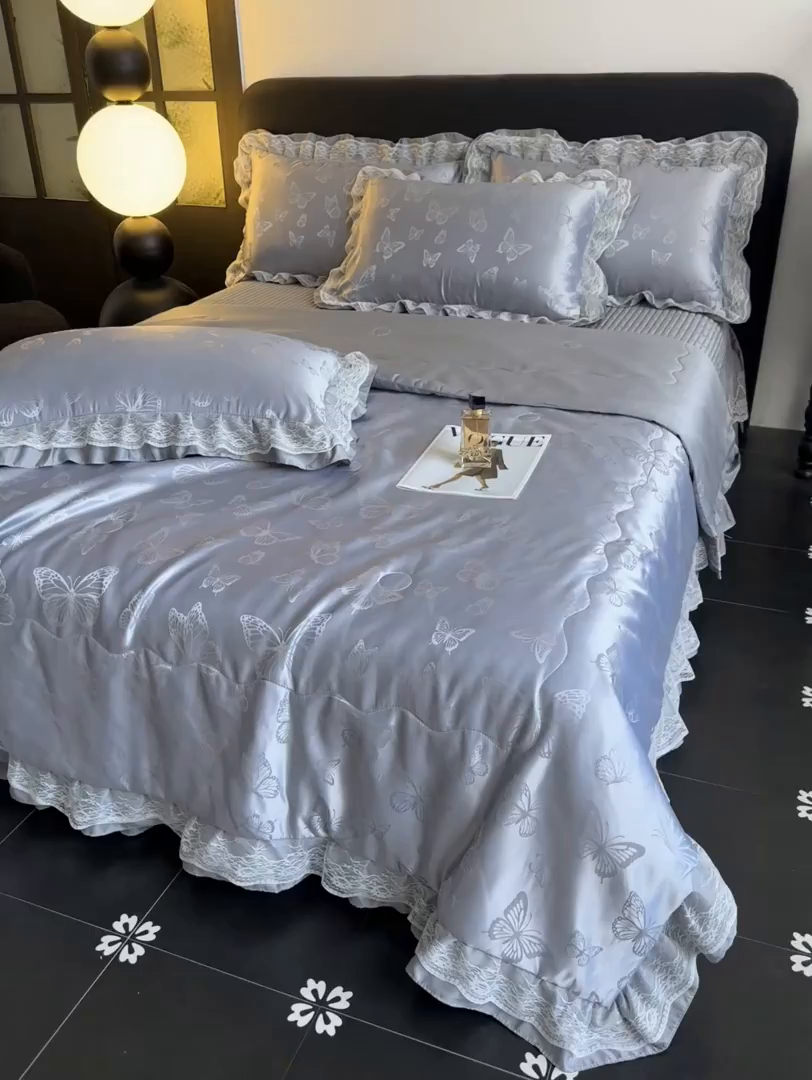 91家纺网 家纺一手货源 找家纺 富米莱（原臻工厂） 2026新款花边蕾丝款水洗真丝提花床盖床单床裙夏凉被四件套 蝶舞灰