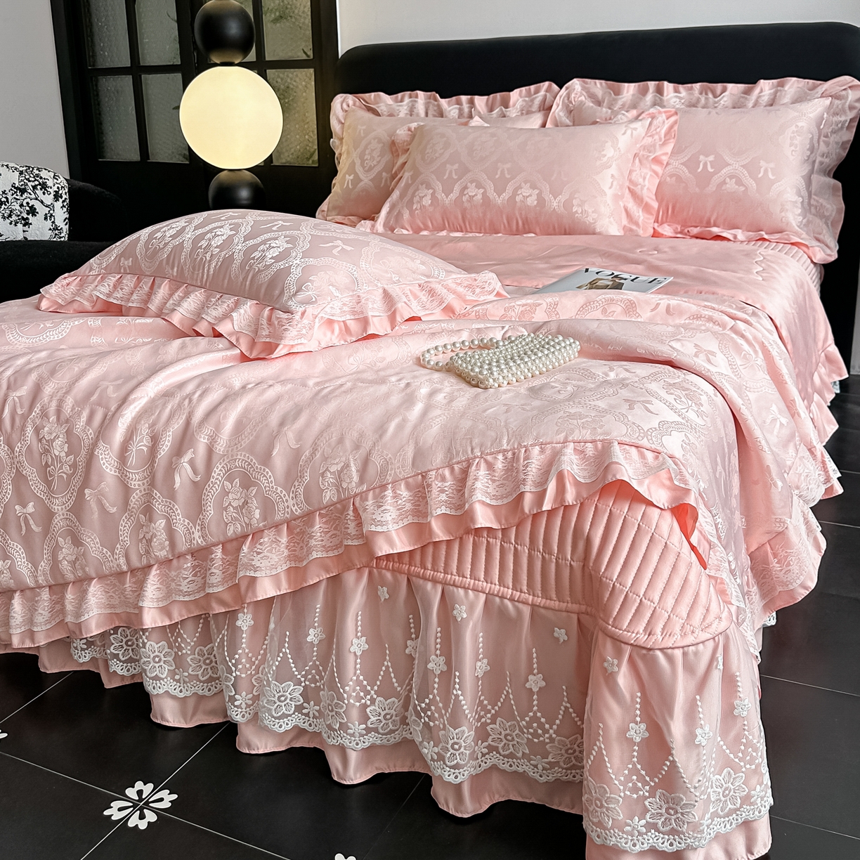 91家纺网 家纺一手货源 找家纺 富米莱（原臻工厂） 2026新款花边蕾丝款水洗真丝提花床盖床单床裙夏凉被四件套 秘密花园-粉色