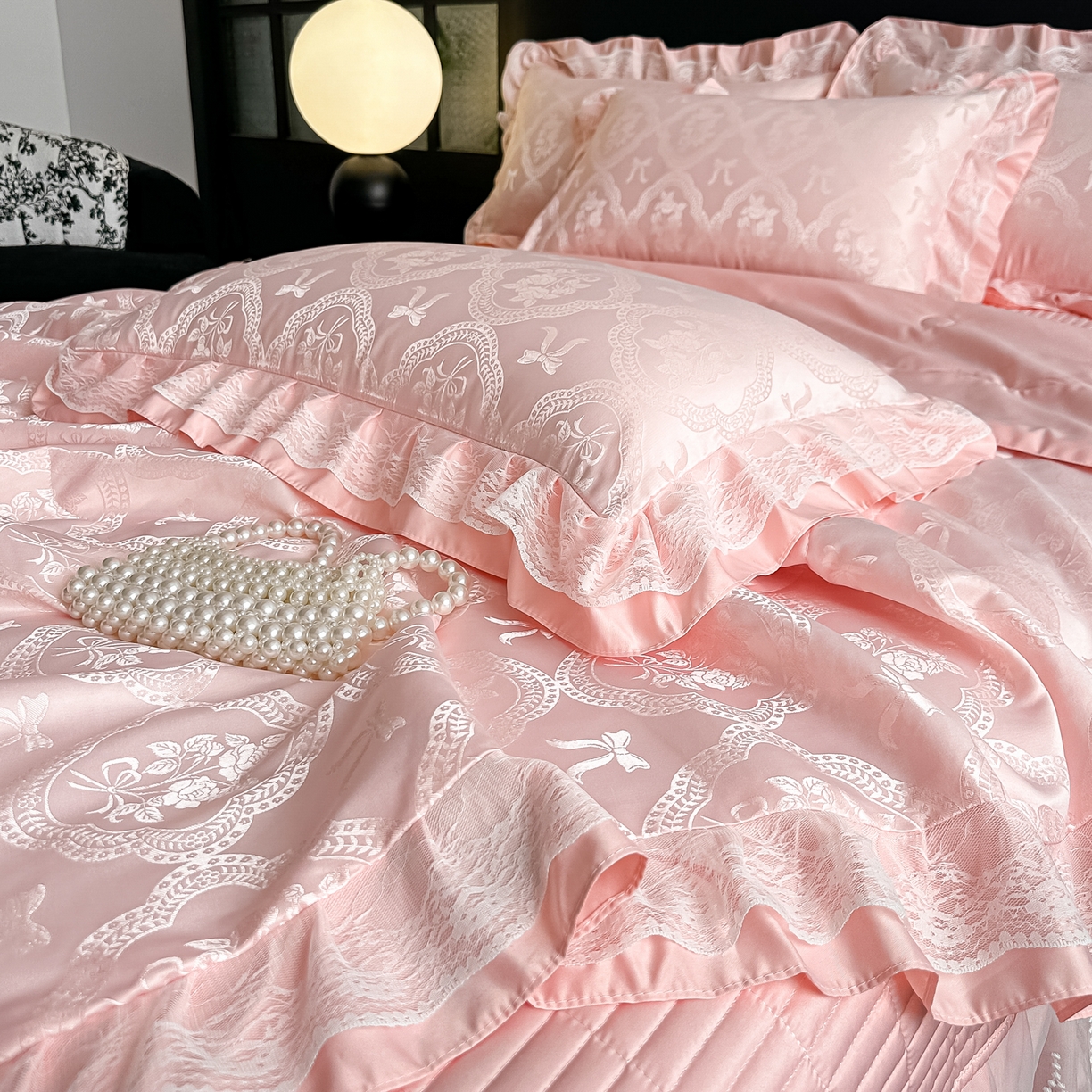 91家纺网 家纺一手货源 找家纺 富米莱（原臻工厂） 2026新款花边蕾丝款水洗真丝提花床盖床单床裙夏凉被四件套 秘密花园-粉色