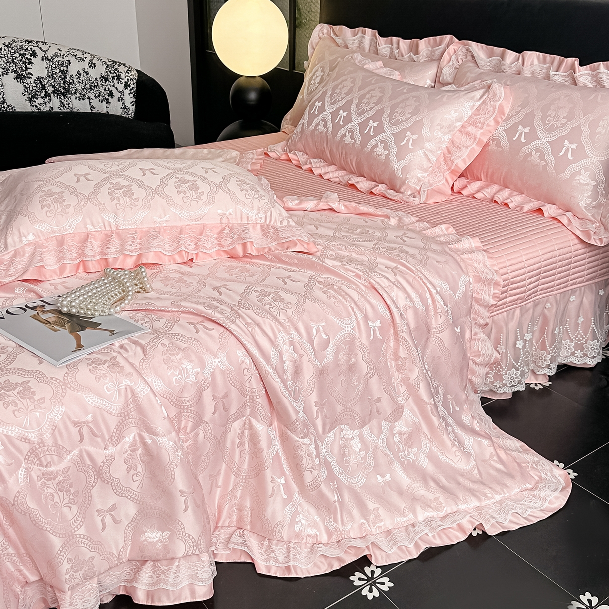91家纺网 家纺一手货源 找家纺 富米莱（原臻工厂） 2026新款花边蕾丝款水洗真丝提花床盖床单床裙夏凉被四件套 秘密花园-粉色