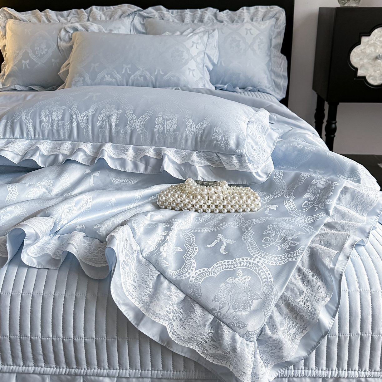 91家纺网 家纺一手货源 找家纺 富米莱（原臻工厂） 2026新款花边蕾丝款水洗真丝提花床盖床单床裙夏凉被四件套 秘密花园-蓝色