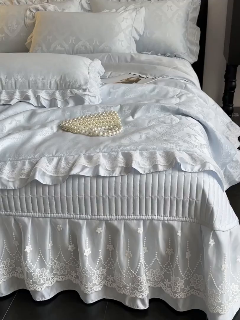 91家纺网 家纺一手货源 找家纺 富米莱（原臻工厂） 2026新款花边蕾丝款水洗真丝提花床盖床单床裙夏凉被四件套 秘密花园-蓝色