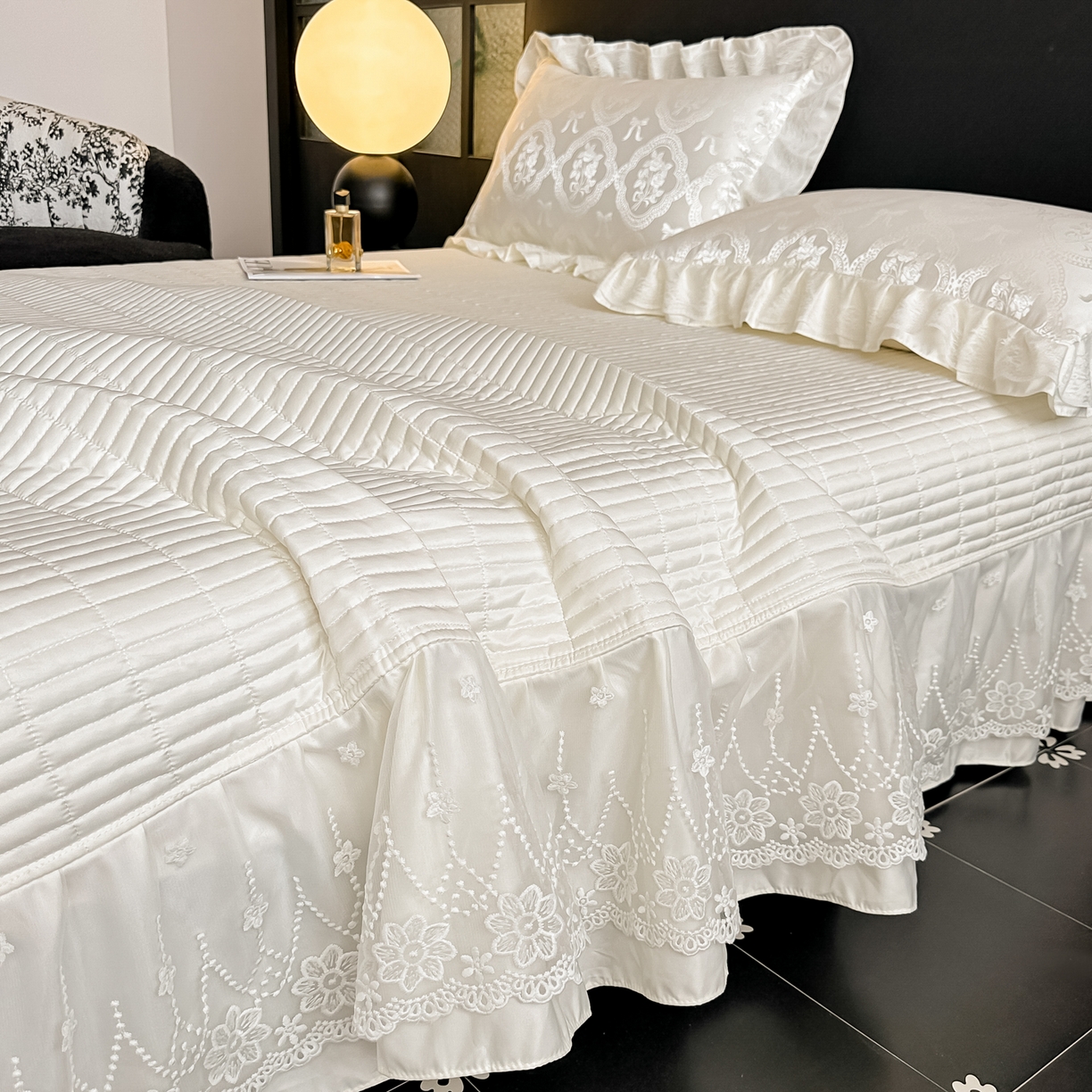 91家纺网 家纺一手货源 找家纺 富米莱（原臻工厂） 2026新款花边蕾丝款水洗真丝提花床盖床单床裙夏凉被四件套 秘密花园-奶白