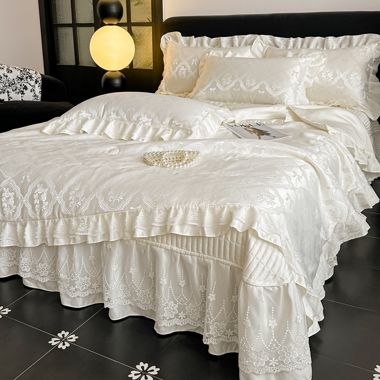 91家纺网 家纺一手货源 找家纺 富米莱（原臻工厂） 2026新款花边蕾丝款水洗真丝提花床盖床单床裙夏凉被四件套 秘密花园-奶白