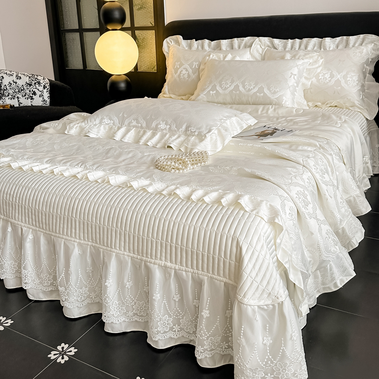 91家纺网 家纺一手货源 找家纺 富米莱（原臻工厂） 2026新款花边蕾丝款水洗真丝提花床盖床单床裙夏凉被四件套 秘密花园-奶白