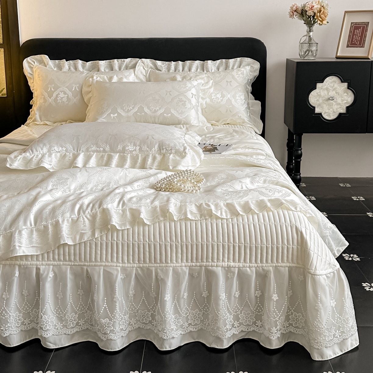 91家纺网 家纺一手货源 找家纺 富米莱（原臻工厂） 2026新款花边蕾丝款水洗真丝提花床盖床单床裙夏凉被四件套 秘密花园-奶白