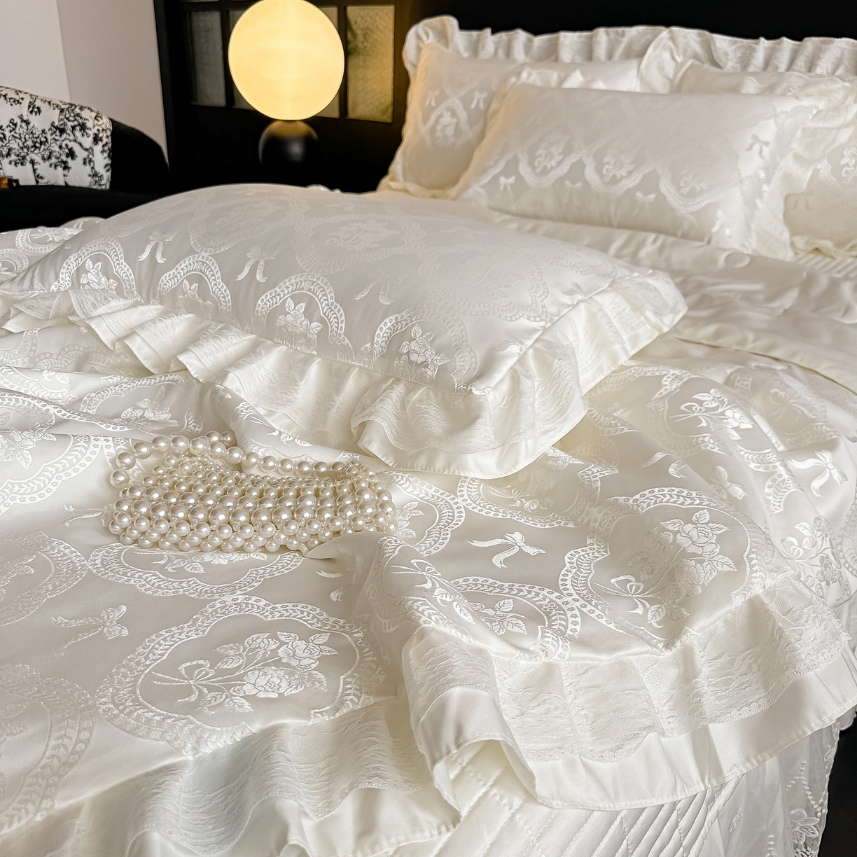 91家纺网 家纺一手货源 找家纺 富米莱（原臻工厂） 2026新款花边蕾丝款水洗真丝提花床盖床单床裙夏凉被四件套 秘密花园-奶白