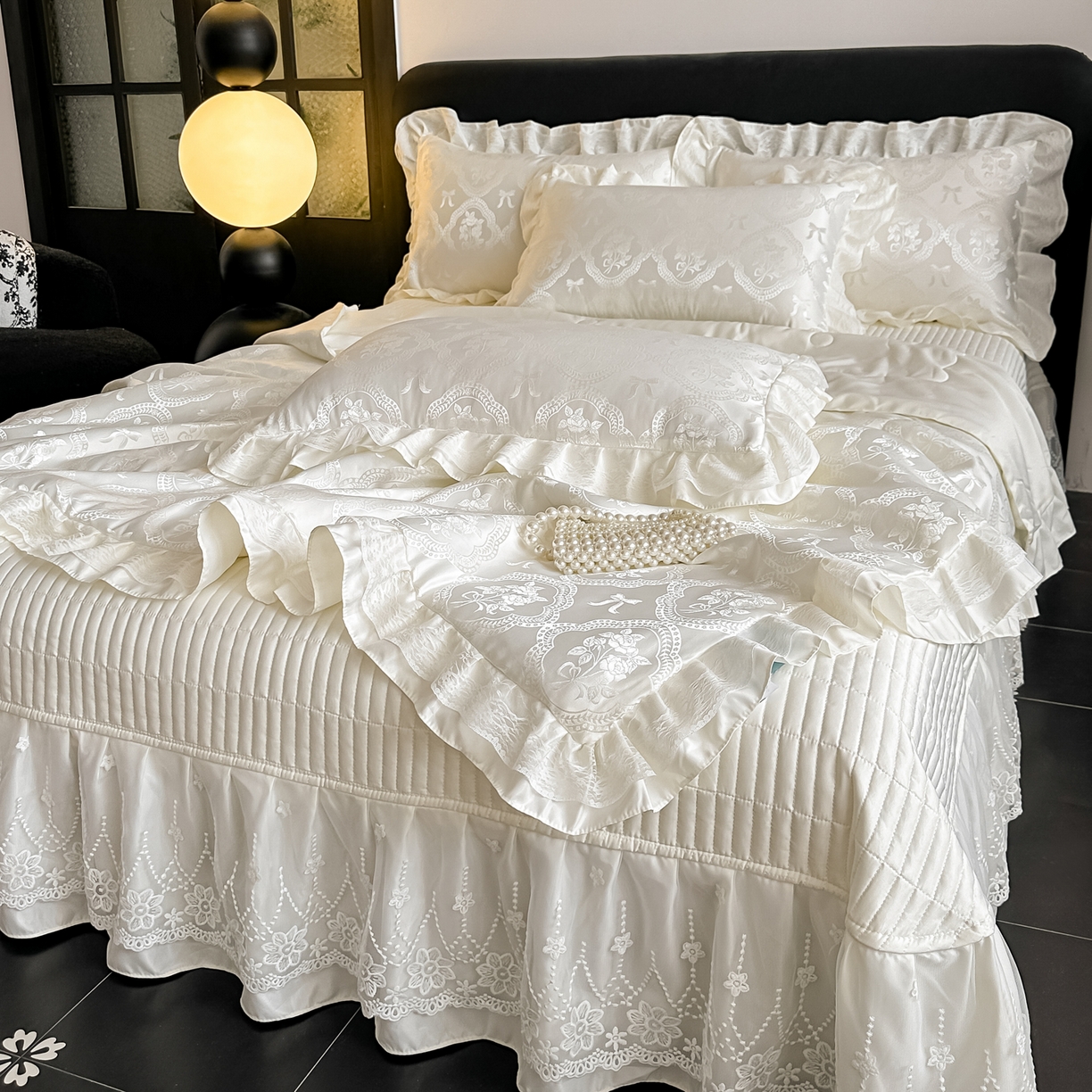 91家纺网 家纺一手货源 找家纺 富米莱（原臻工厂） 2026新款花边蕾丝款水洗真丝提花床盖床单床裙夏凉被四件套 秘密花园-奶白